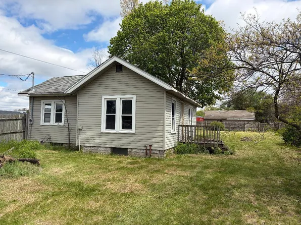 2919 S 11th St, Niles, MI 49120