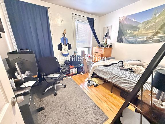 3rd image of 8 Royce Rd APT 2
