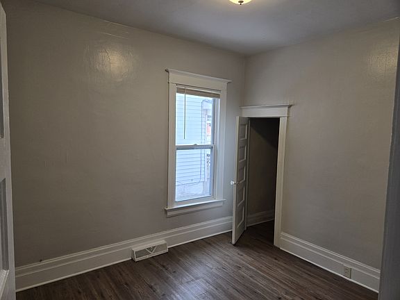 4th image of 1228 Lapeer Ave