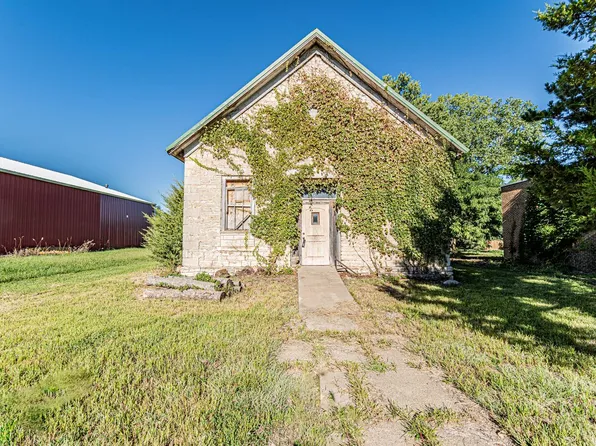 38130 Elm St, Wamego, KS 66547