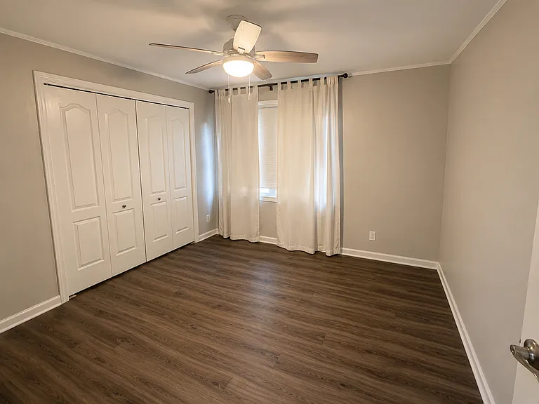 2212 Lesner Cres #202 — Photo 7