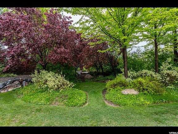 4th image of 215 N Matterhorn Dr