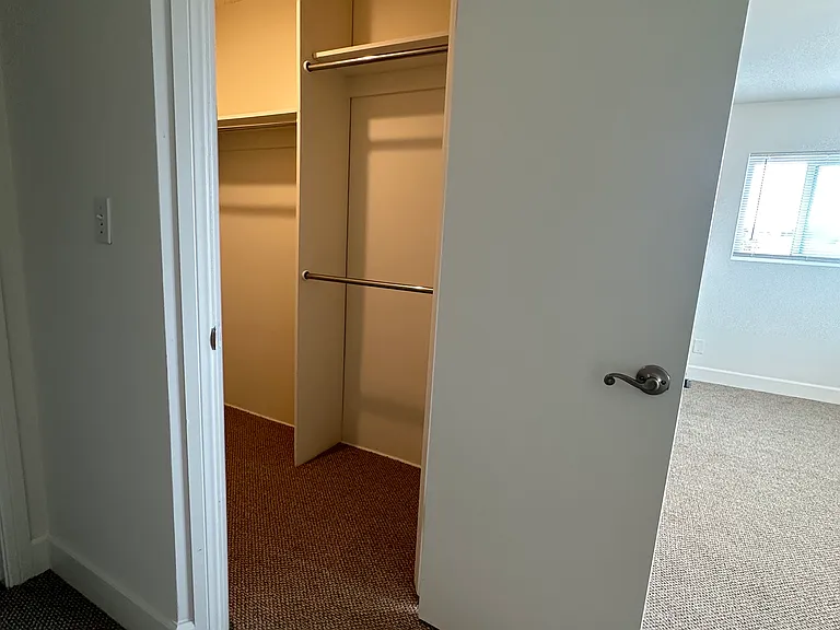 20428 Roslin Ave — Photo 29