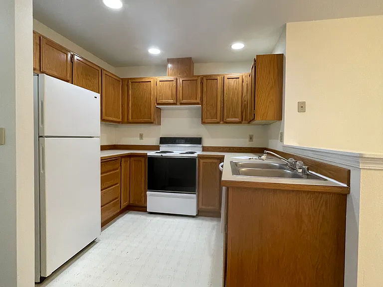 209 E 18th Ave — Photo 3