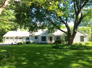 26 Whitewood Ln, Rochester, NY 14618