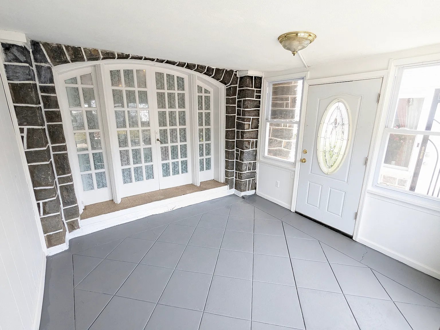 3 bed, 1.5 bath, 1495 sqft, $1,890 — Photo 2