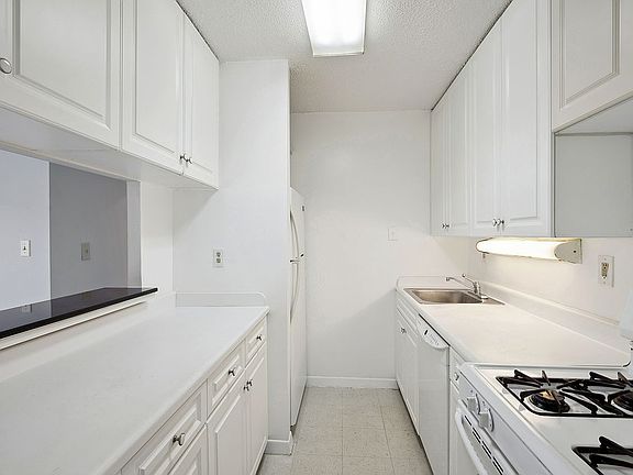 5th image of 575 Main St APT 1602