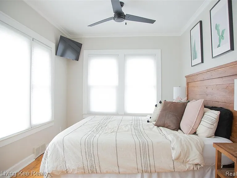 3262 Griffith Ave — Photo 10
