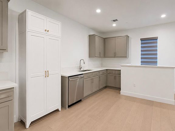 2nd image of 67 W San Francisco Dr