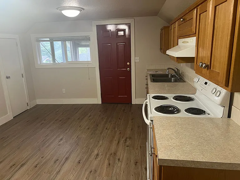 2111 State Ave NE — Photo 6