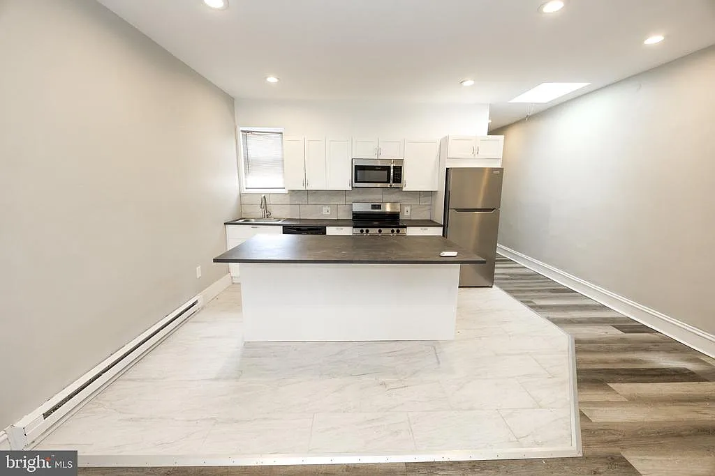 2 bed, 1.0 bath, 2146 sqft, $1,350 — Photo 2