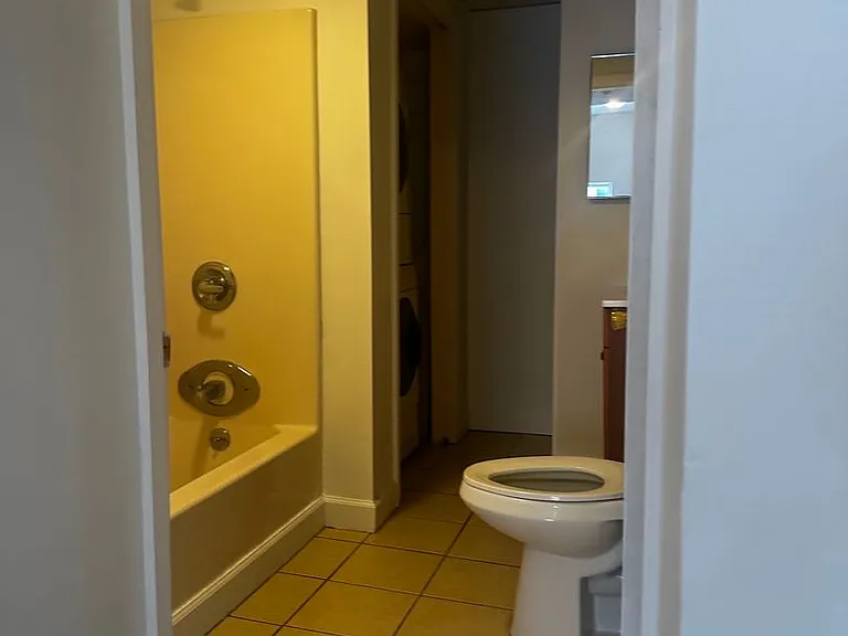 Unique 2 Bedroom 1 Bathroom Garden Apartments — Photo 7