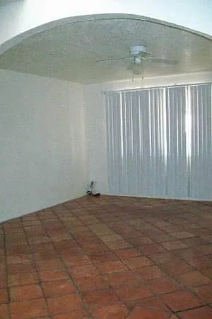 1018 W 12th Pl — Photo 7