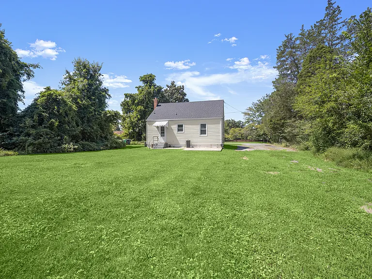 7520 Burgess Ln — Photo 28