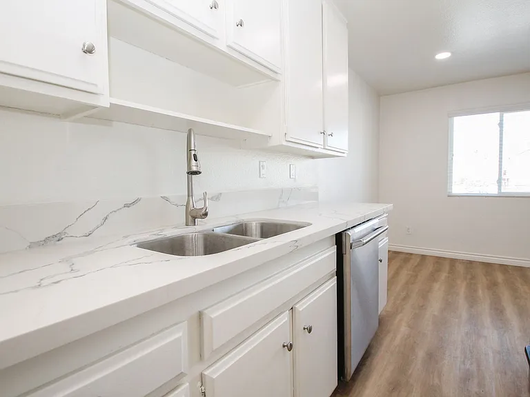 6745 Coldwater Canyon Ave — Photo 8