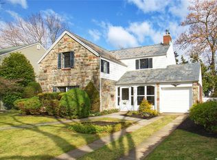 75 Kingsbury Rd, Garden City, NY 11530
