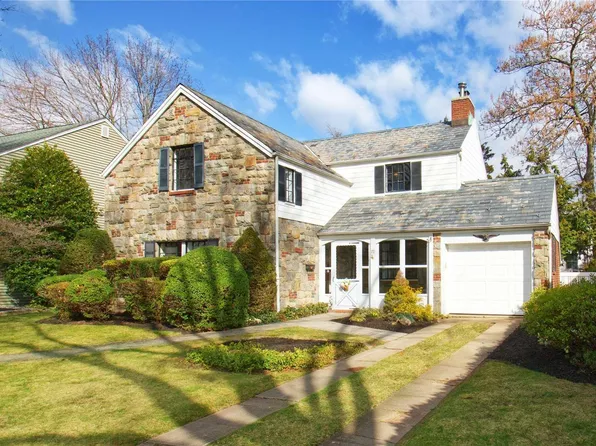 75 Kingsbury Road, Garden City, NY 11530