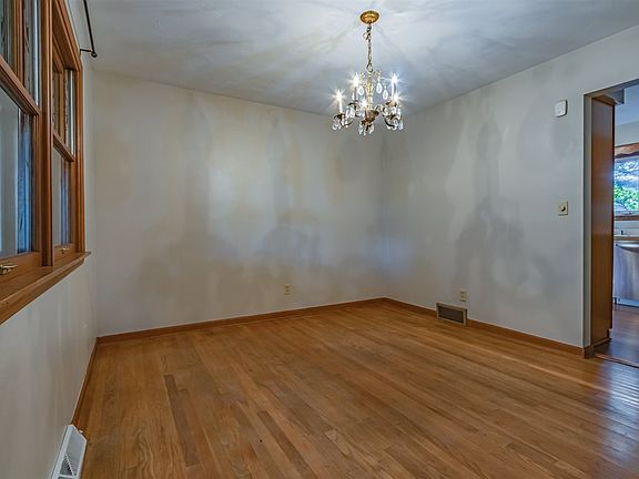 5th image of 1608 Stoddard St