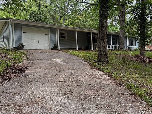 305 Lakeshore Dr