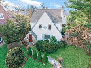 14 Nirvana Ave, Great Neck, NY 11023
