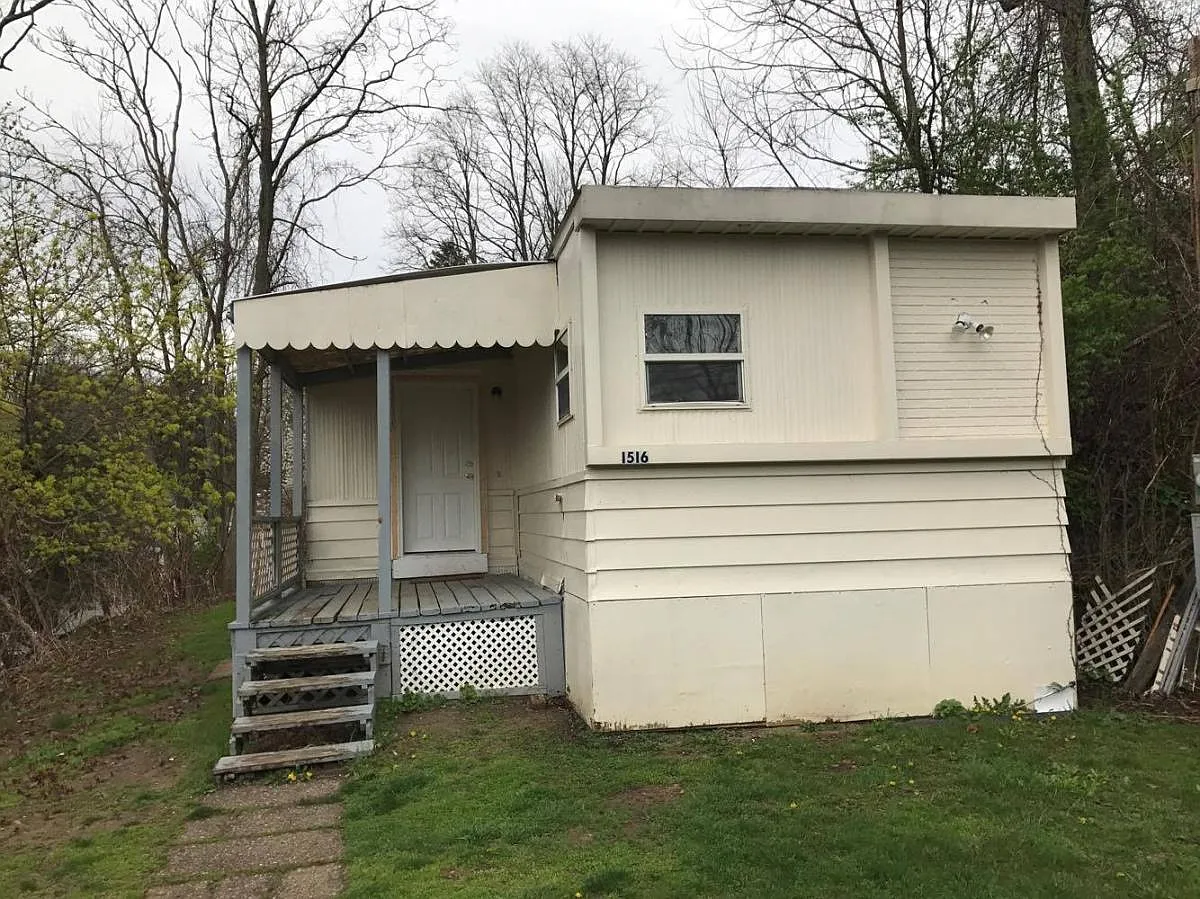2 bed, $995 — Photo 1