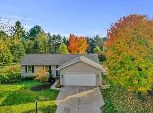 507 Maplebrooke Ln, Cadillac, MI 49601