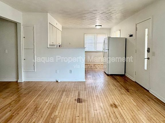 4th image of 2108 Woodbine Ave