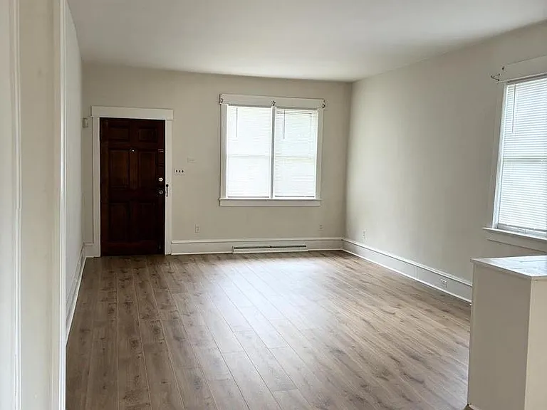 130 Poplar St — Photo 4
