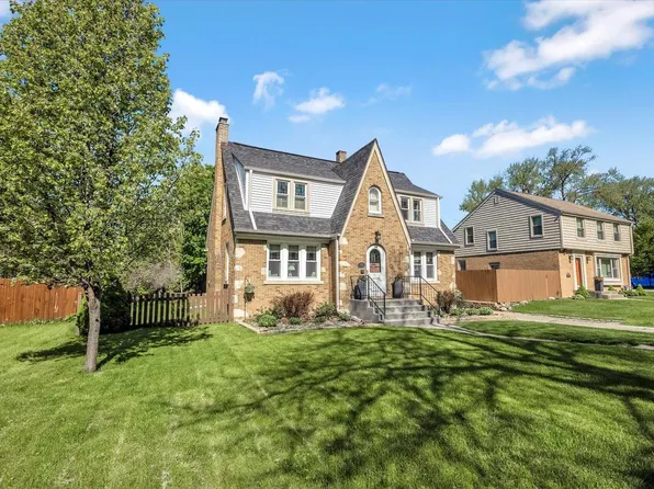 202 Lake DRIVE, South Milwaukee, WI 53172