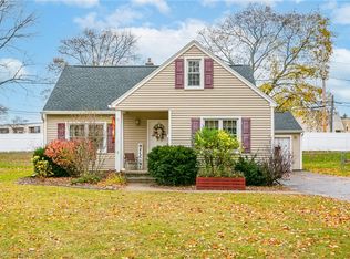 20 Devonshire Dr, Penfield, NY 14526