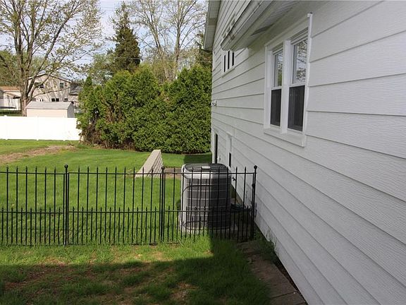 4th image of 400 Jewell Dr