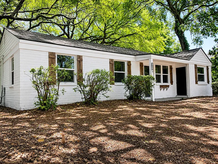 1412 Pocahontas St — Photo 5