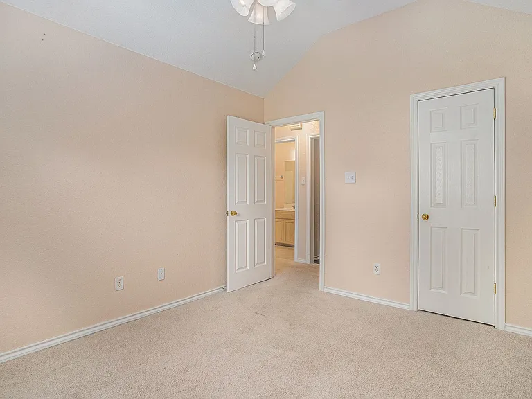 1307 Hyde Park Blvd — Photo 22