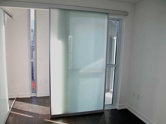 5th image of 1 Yorkville Ave #1103