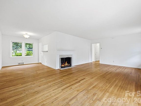 4th image of 216 Lyndale Rd