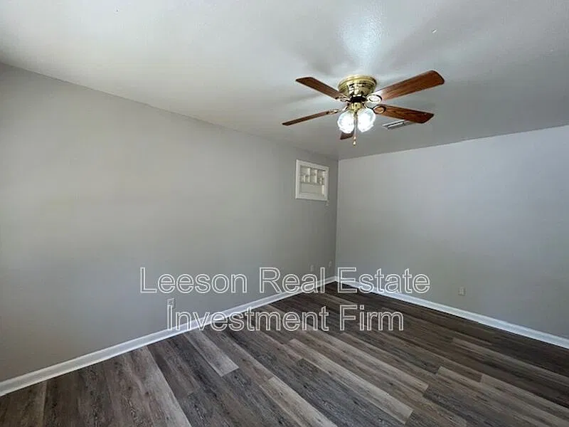 3 bed, 1.0 bath, 1050 sqft, $1,250 — Photo 2