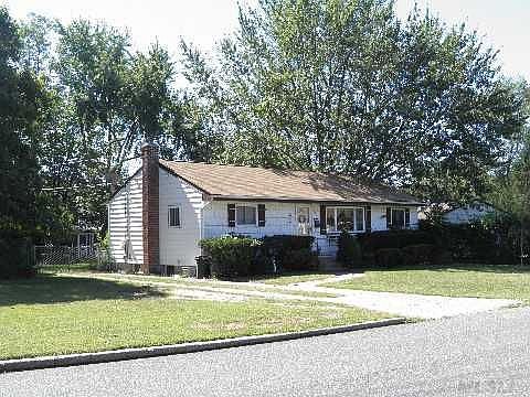 4th image of 28 Garden Ln