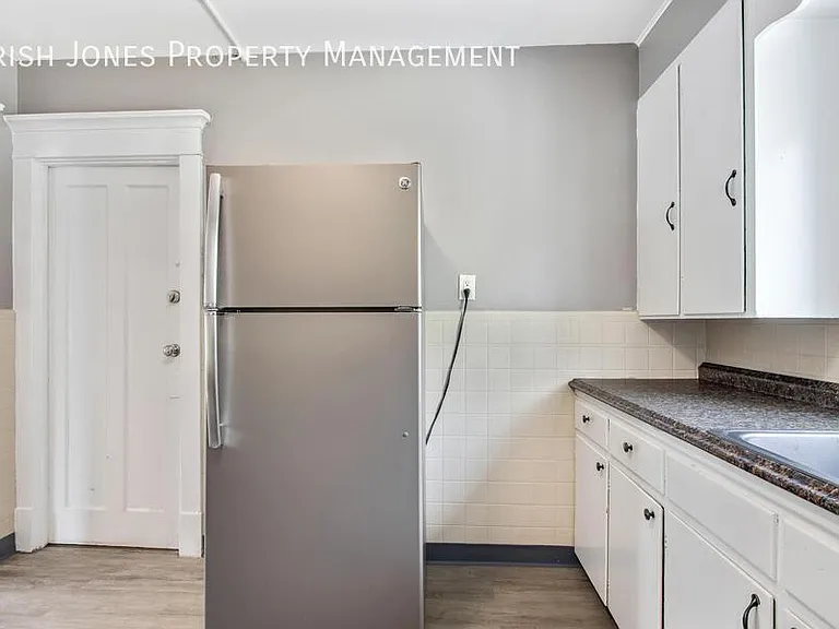 2518 Delaware Ave — Photo 4