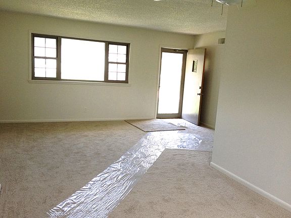 Spacious Living/Dining Room