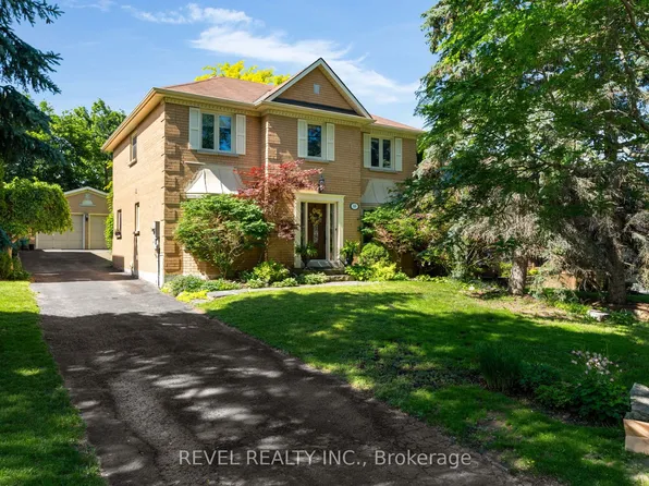 33 Falling Brook Dr, Barrie, ON L4N 7E9