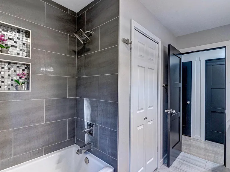 1425 Burns Dr — Photo 10