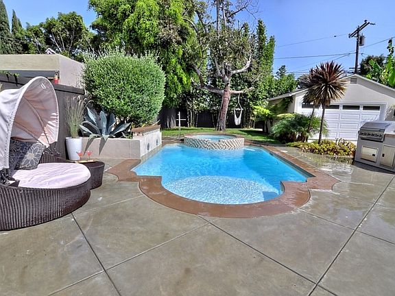 2nd image of 336 Molino Ave