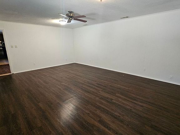 4th image of 321 Patricia Ln