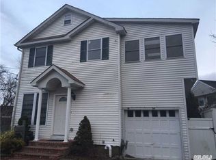 39 E Neck Ct, West Babylon, NY 11704