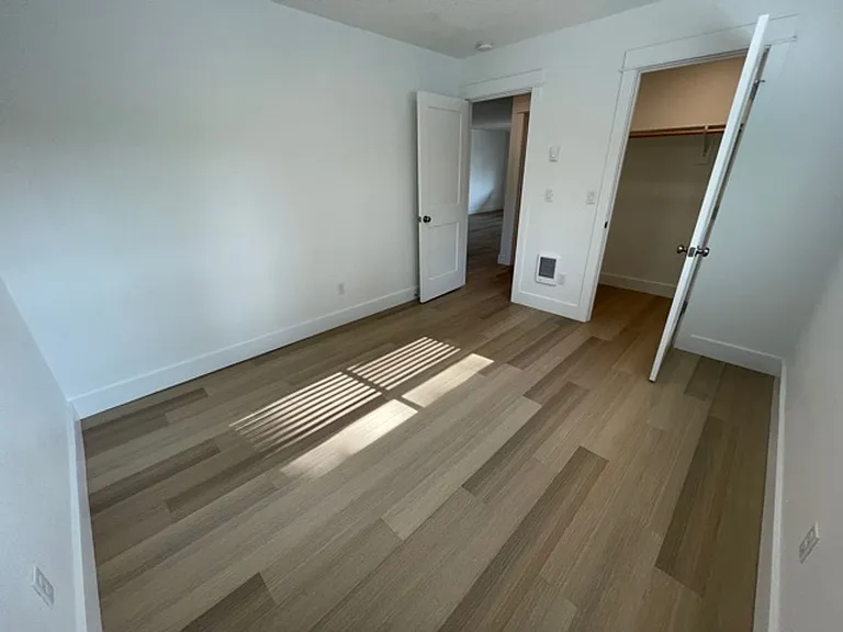 The Courtcrest Apartments — Photo 14