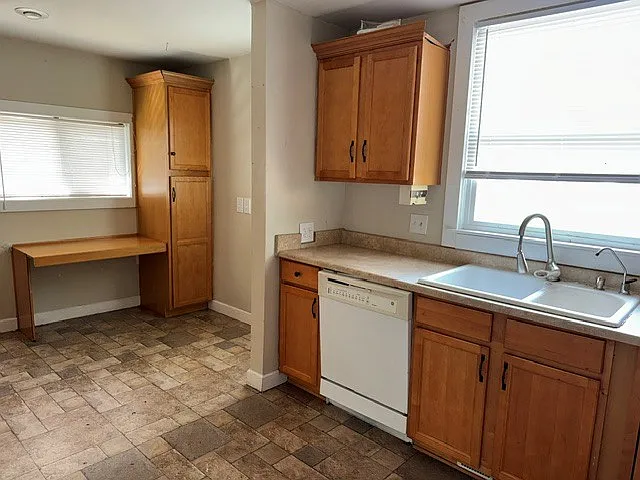 320 S 4 E — Photo 7