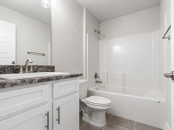 5th image of 405 NE Airoso Boulevard