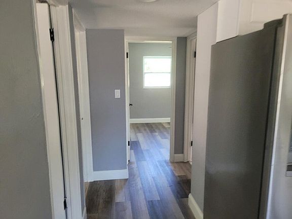 4th image of 811 Ferndell Rd