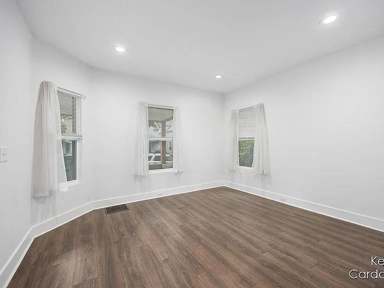 443 Barth Ave SE — Photo 6