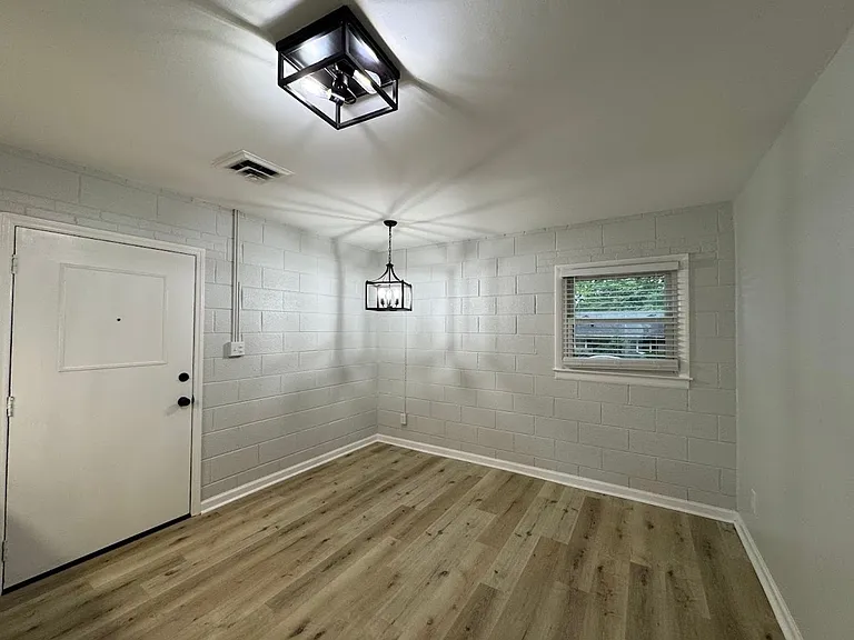 2205 Hathaway Dr — Photo 6